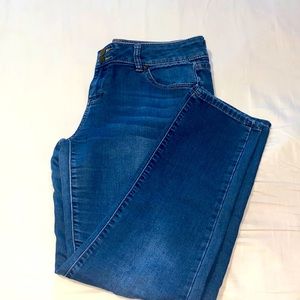 New York & company super stretchy boyfriend jeans